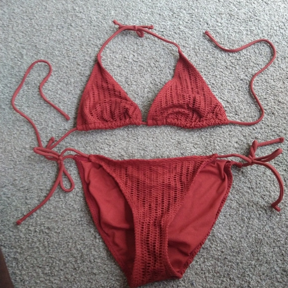 Bikinis - Picture 4 of 7